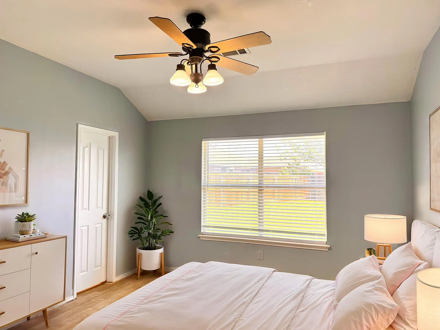 3 bed, 1734 sqft, $2,700 — Photo 2