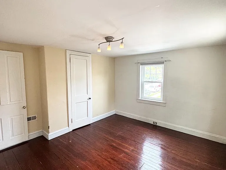 150 E Hartwell Ln — Photo 14