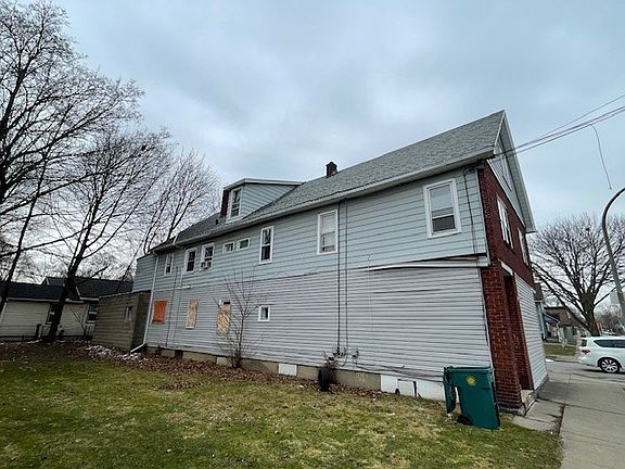 2nd image of 387 Jay St