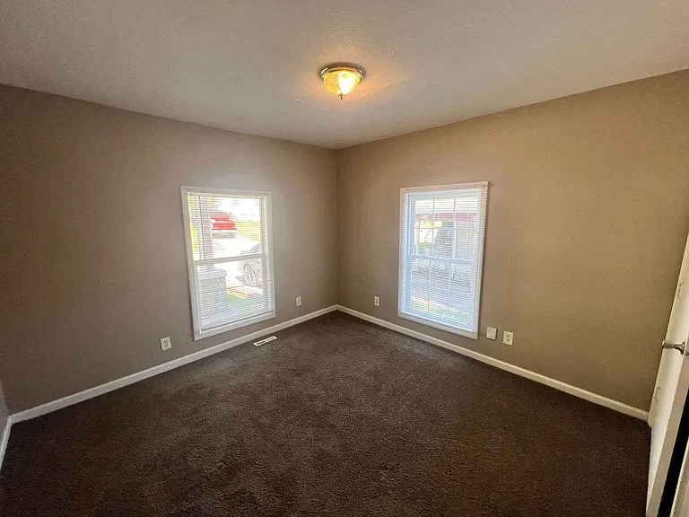 607 N Hocker Ave — Photo 9