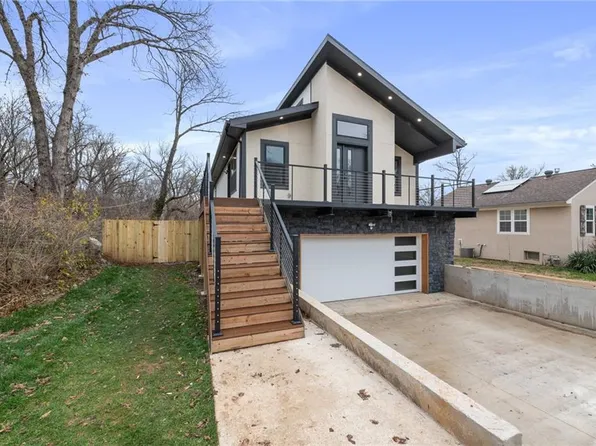 9325 Walnut St, Kansas City, MO 64114
