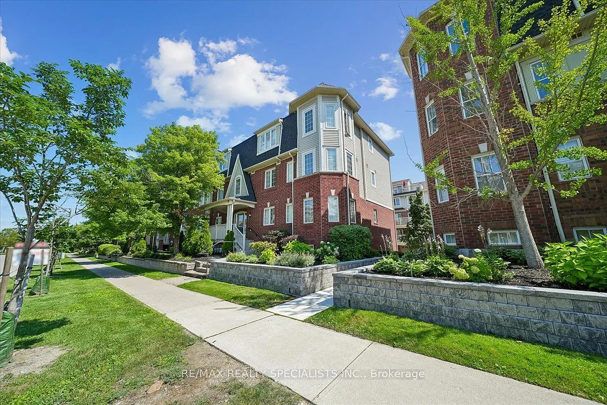 3 bed, $2,700 — Photo 1