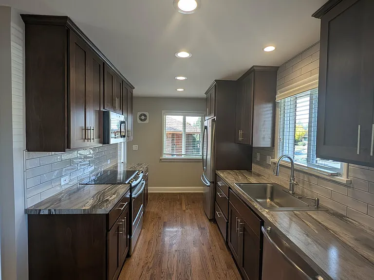 2907 W Princeton Ave — Photo 4