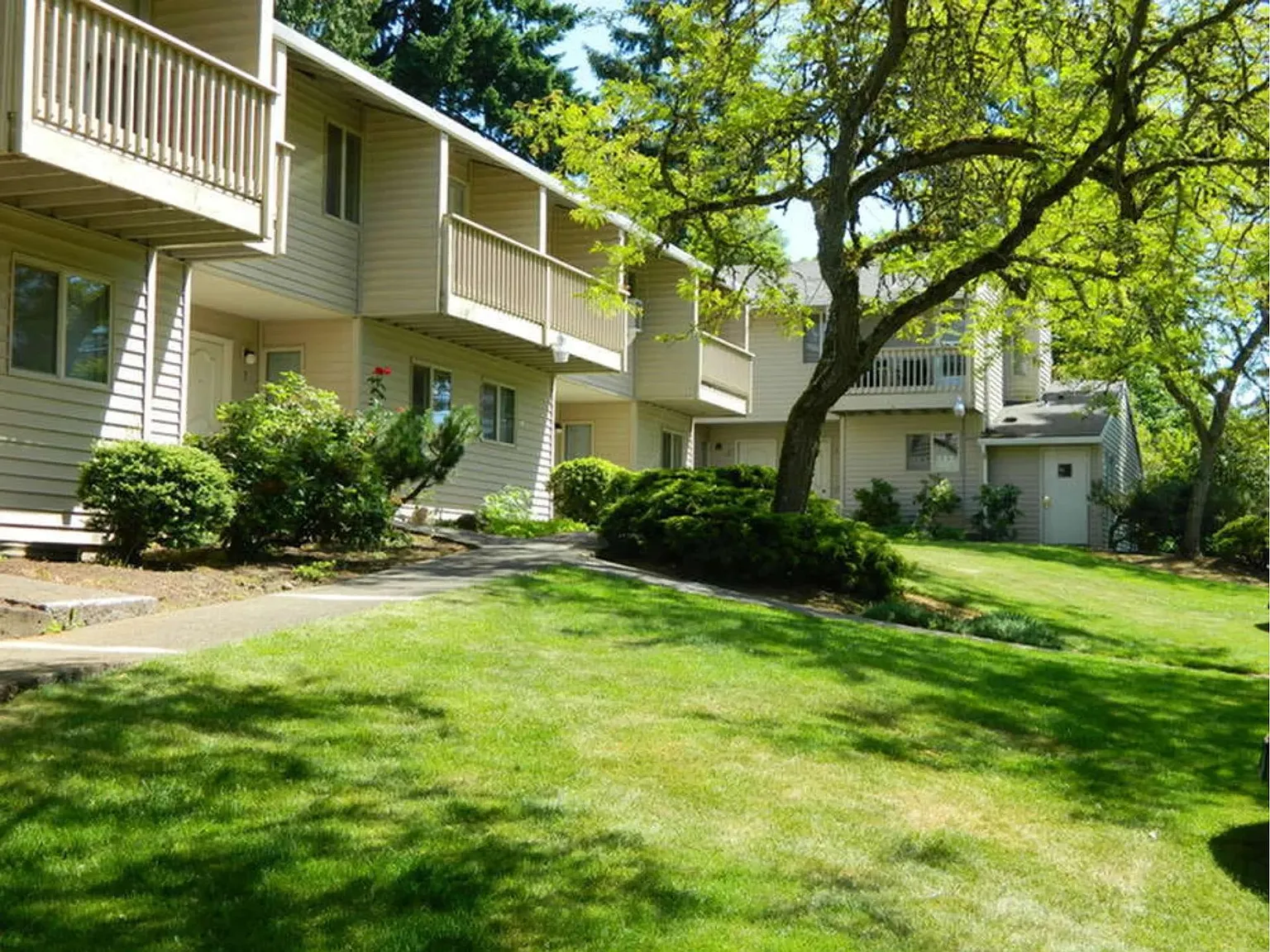 The Shadows Townhomes — Photo 2