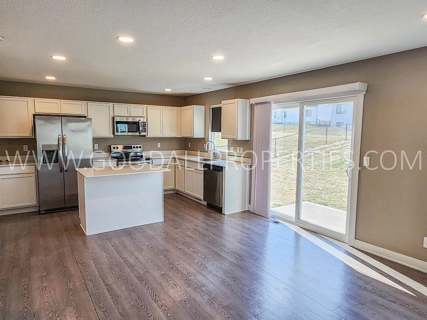 4 Bed 2.5 Bath Single Family Home in Adel. — Photo 4