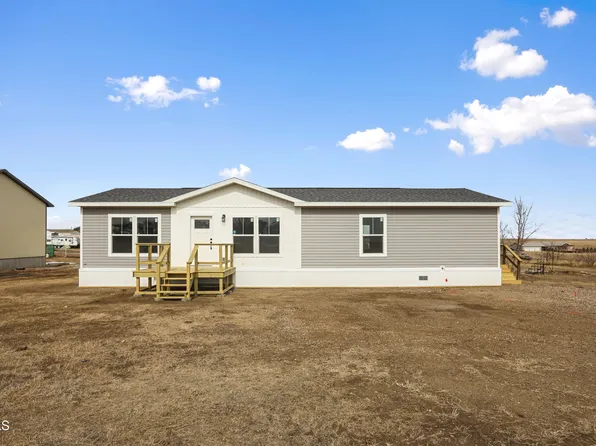 5451 138th Ave NW #203, Williston, ND 58801