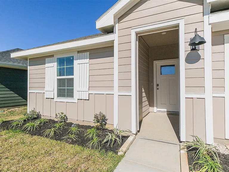 31718 Hallington Hill Ln — Photo 2