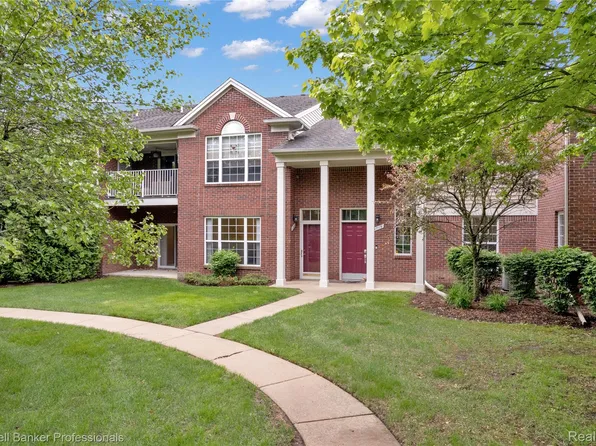 1721 Deepwood Cir, Rochester, MI 48307