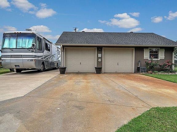 4th image of 504 Kiowa Dr W