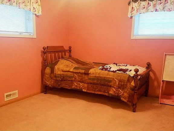 5th image of 901 Decker Dr