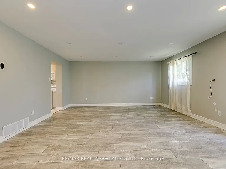 93 Hansen Rd N #100 — Photo 12