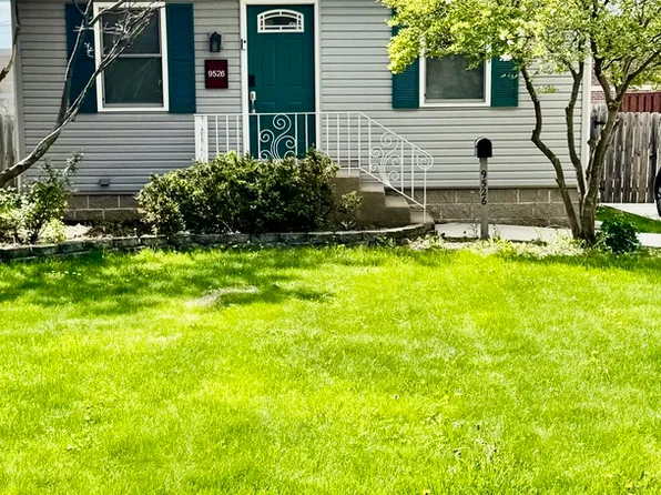 9526 S Claremont Ave, Chicago, IL 60643