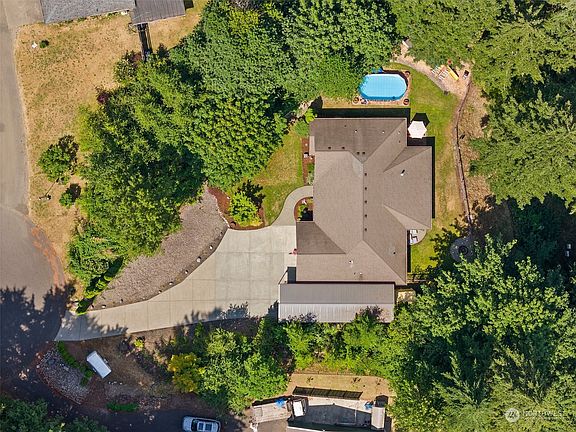 3rd image of 1400 15th Avenue SW