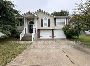 625 NW Rosaceae Dr, Blue Springs, MO 64015
