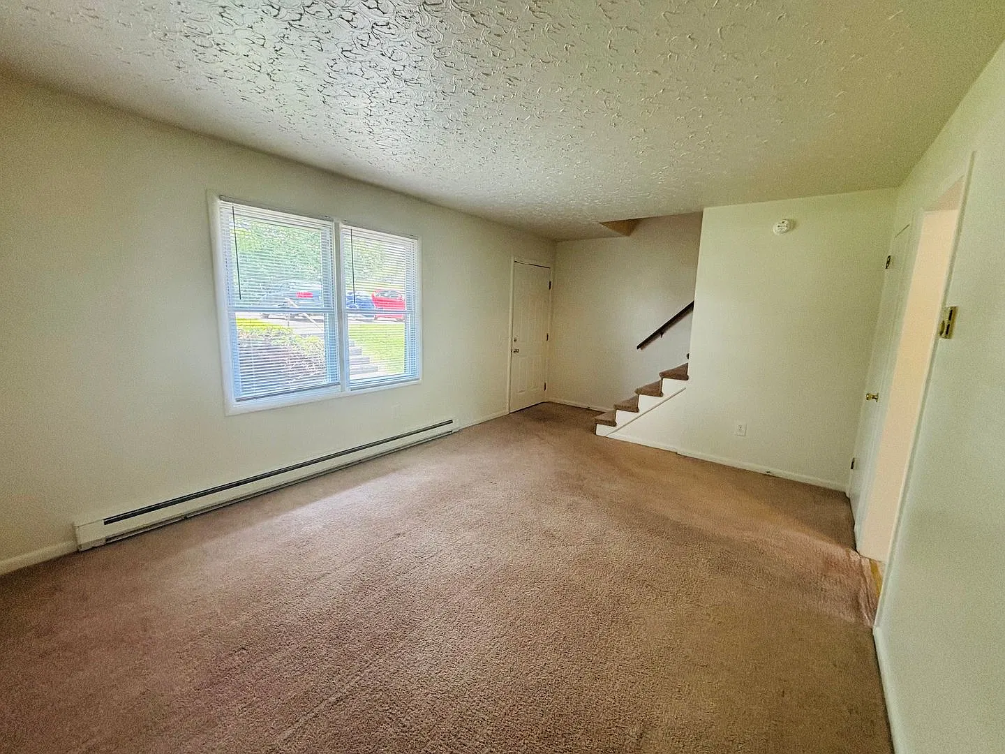 2 Bedroom, 1.5 Bath Apartments — Photo 4