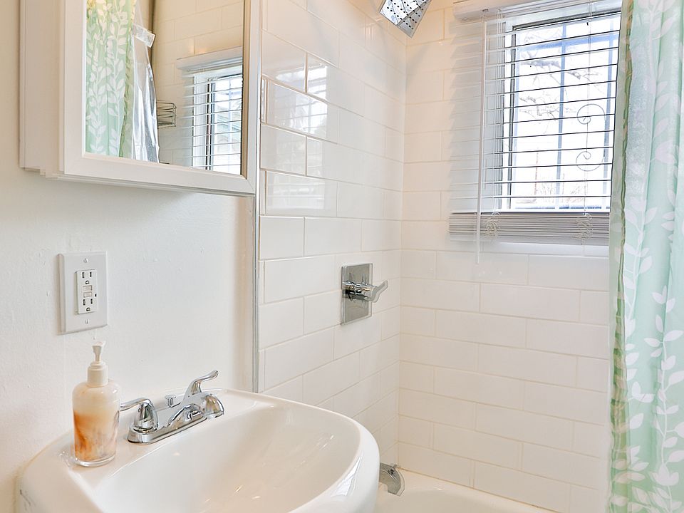1st image of 5840 S Normandie Ave #2