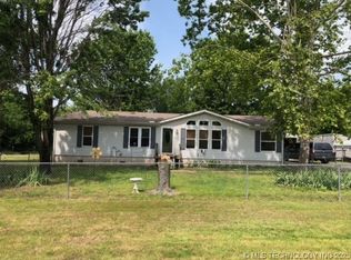 1704 W 628th Rd, Chouteau, OK 74337