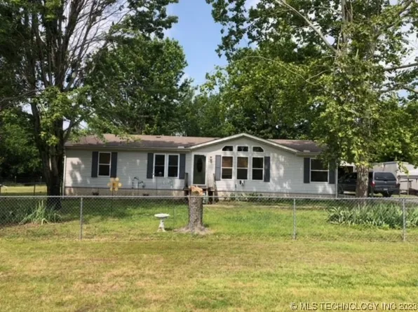 1704 W 628th Rd, Chouteau, OK 74337