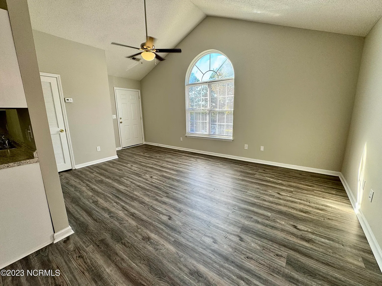 1247 Westpointe Dr — Photo 2