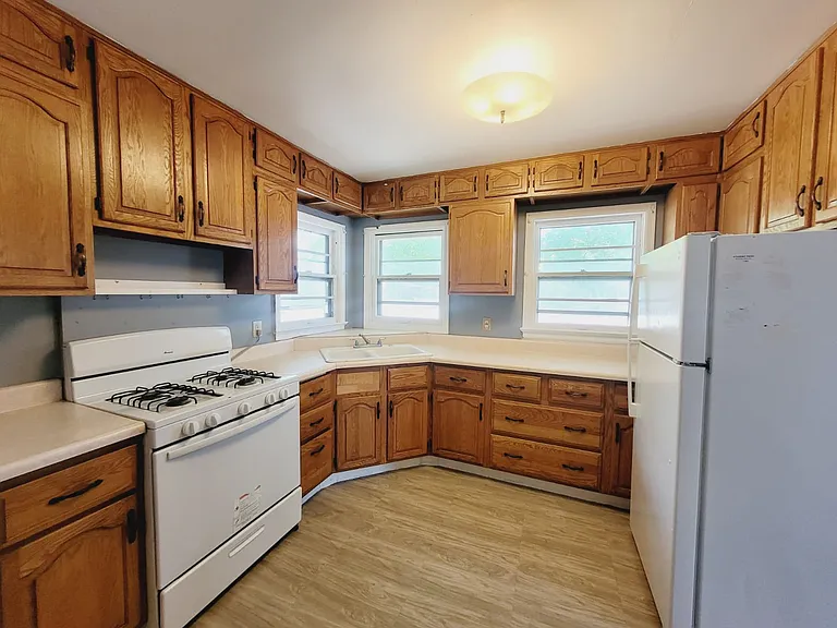 817 S Vine St — Photo 4