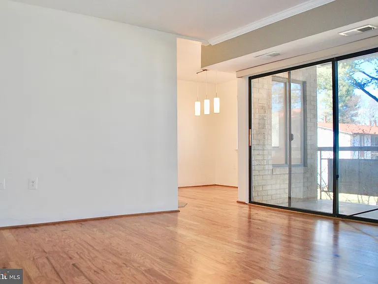 2850 Dover Ln #203 — Photo 3