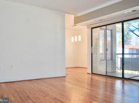 2850 Dover Ln, Falls Church, VA
