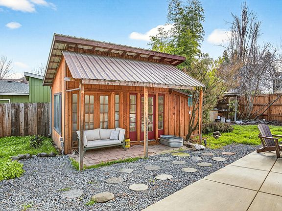 4th image of 119 Madison St