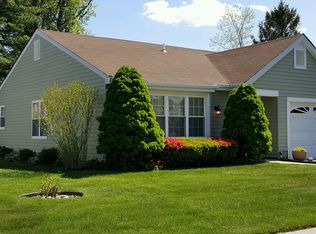 382 Larchmont Ct, Ridge, NY 11961