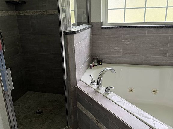 5th image of 209 Howey Rd