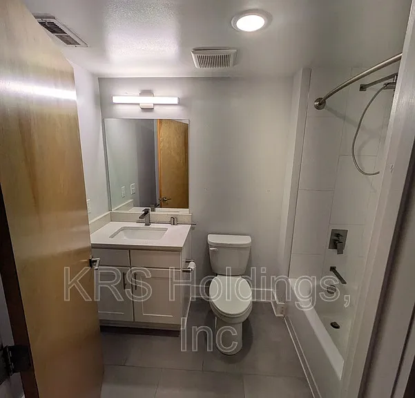 225 N Water St #208 — Photo 3