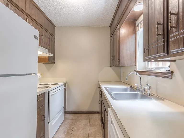 644B Earthside Dr — Photo 9