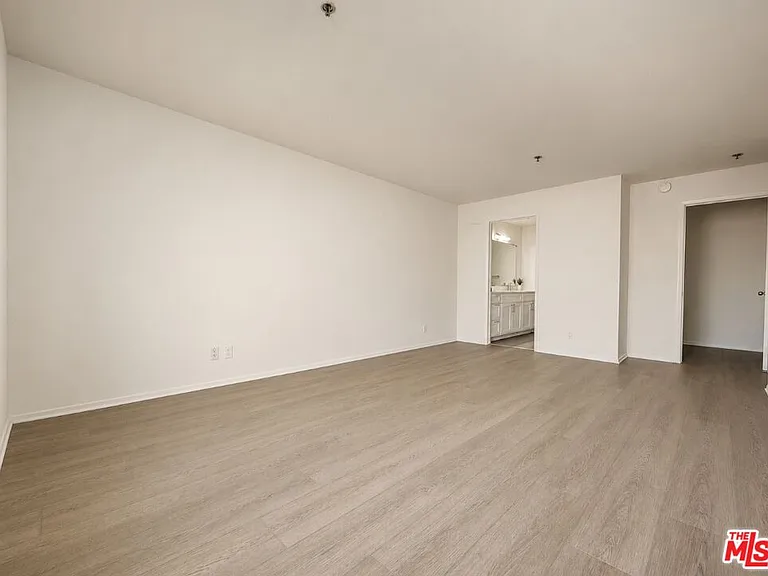 832 3rd St #405 — Photo 26