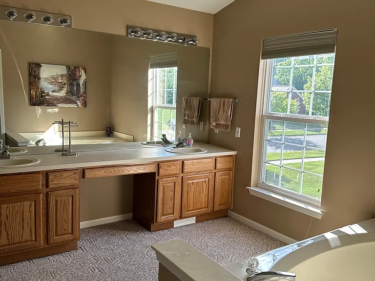 7913 Creek Bend Dr — Photo 8