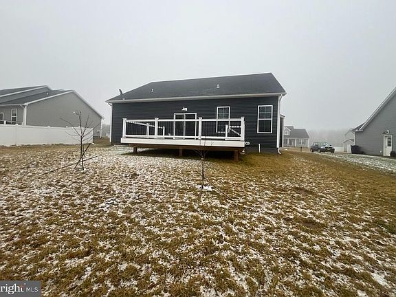 2nd image of 133 Oxford Blvd
