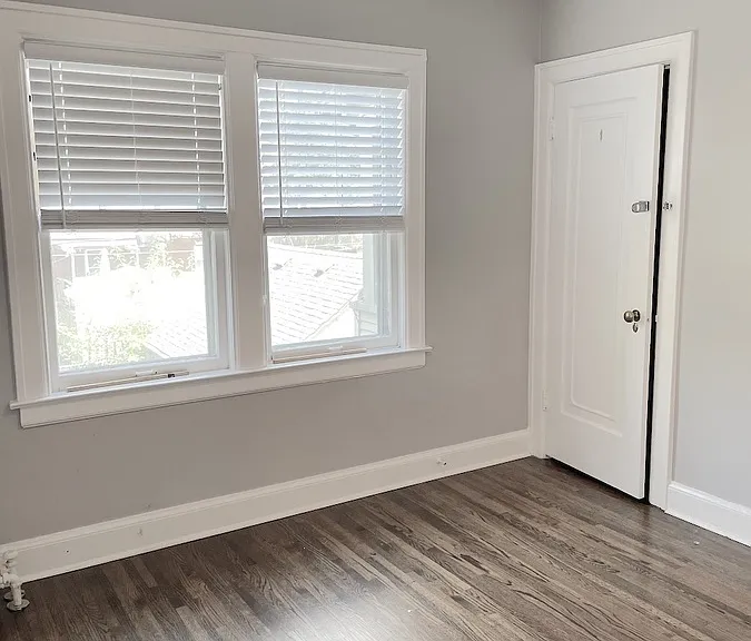 1652 Victoria Ave #UPPER — Photo 17