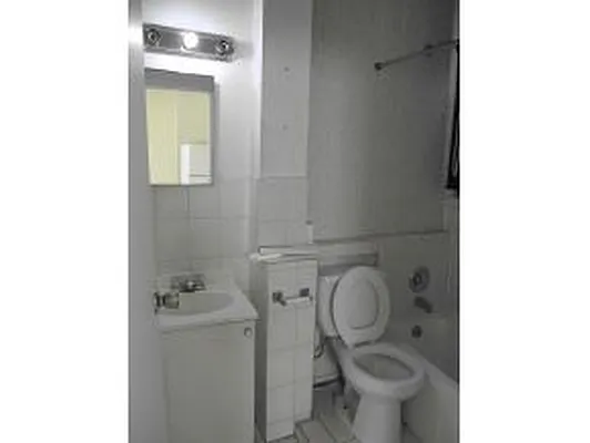 Sold by Advisors Realty Inc | media 9