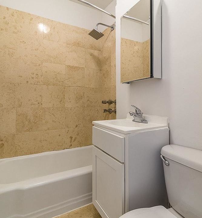 1st image of 202 6th Ave #6L