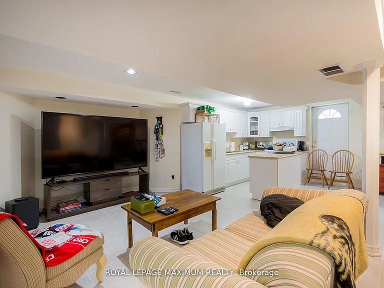 195 Gidleigh Park Cres W — Photo 21