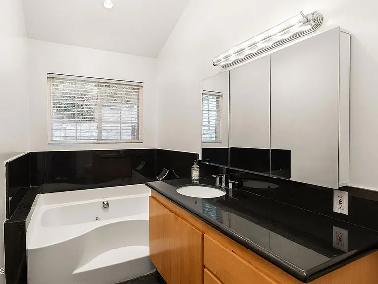 4541 Alveo La Canada — Photo 14