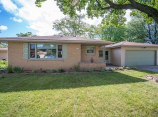 7662 N 49th St, Brown Deer, WI 53223