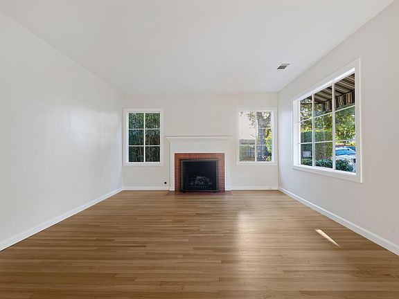 5th image of 310 E Micheltorena St
