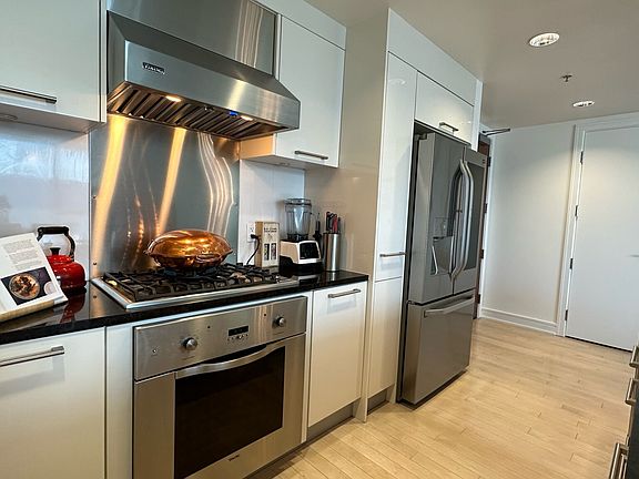 3rd image of 631 Folsom St APT 19C