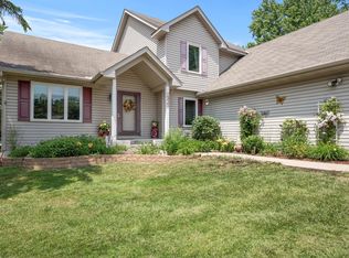 2935 Edgerton St, Little Canada, MN 55117