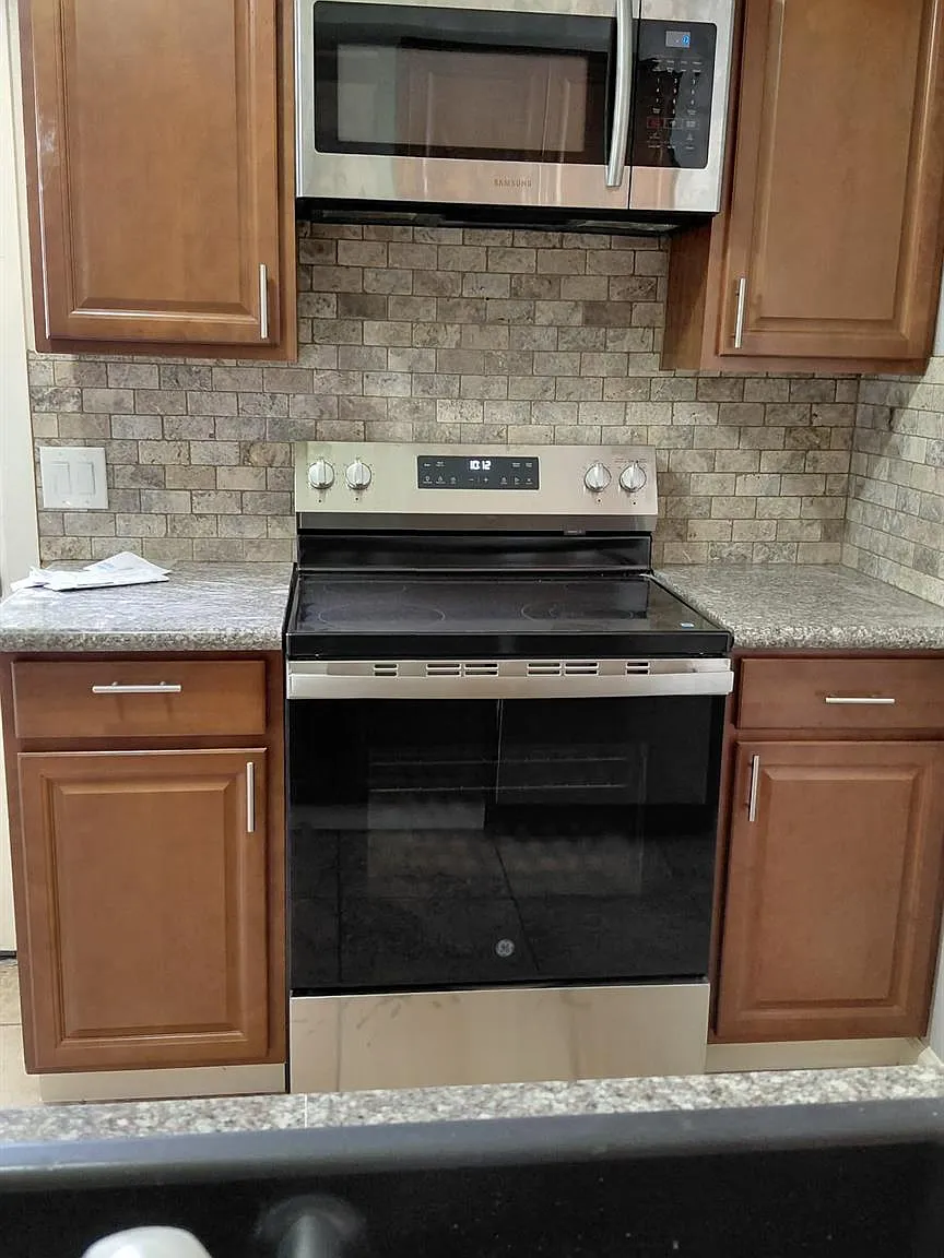 3 bed, 2.0 bath, 1650 sqft, $1,700 — Photo 2