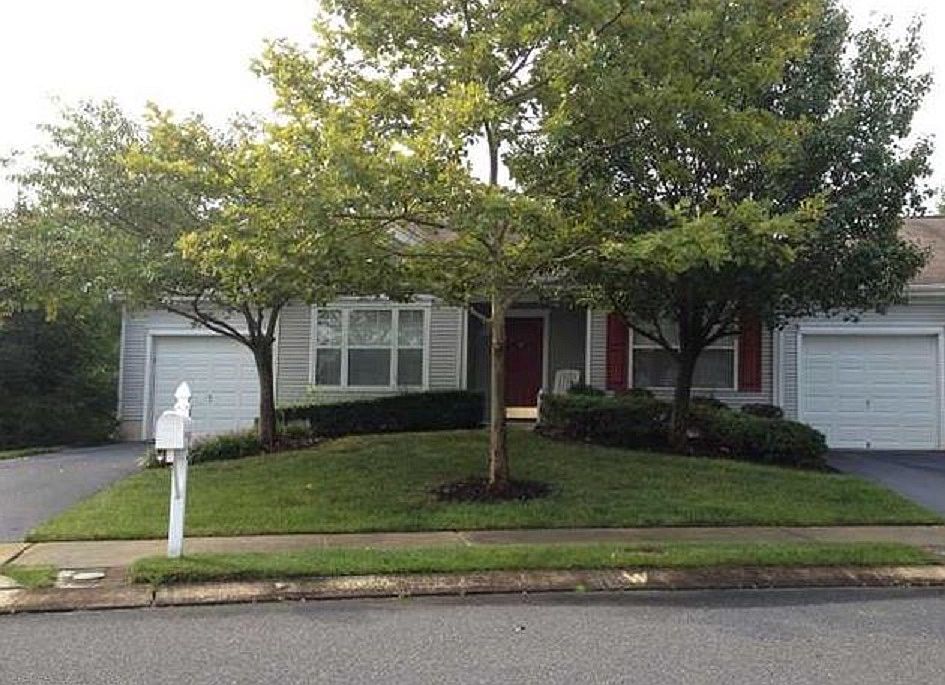 1st image of 682 Chancery Ln #23