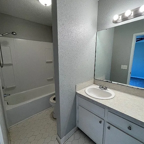 3925 Strathmore Dr — Photo 21