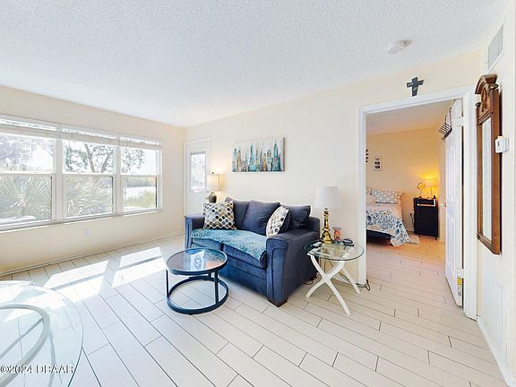 4th image of 1401 S Palmetto Ave APT 404