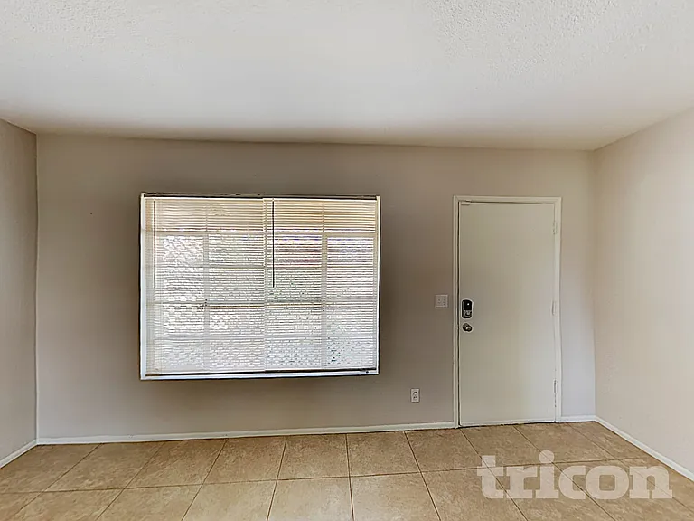 667 W Ivanhoe St — Photo 15