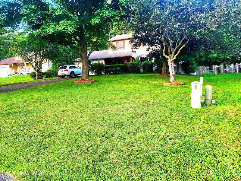3rd image of 9 Rosemary Drive