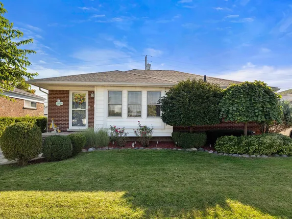 25524 Harmon St, Saint Clair Shores, MI 48081